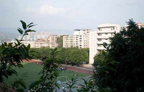 綦江縣古南鎮(zhèn)登瀛學?！赋踔胁俊?></a></div>
            <dl>
              <dt><a href=