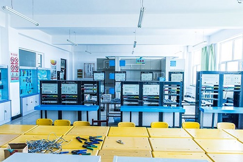 重慶哪個(gè)學(xué)校的計(jì)算機(jī)控制技術(shù)專業(yè)好？