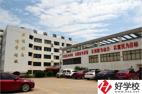 湖南有沒有招收復(fù)讀生的中專學(xué)校？有哪些招生專業(yè)？