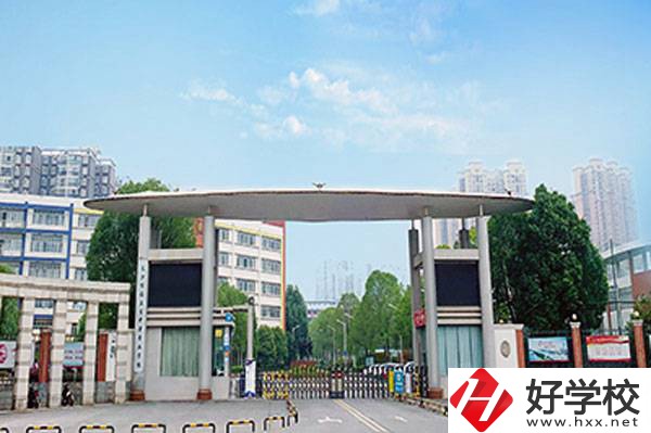 長(zhǎng)沙博雅衛(wèi)生中等專業(yè)學(xué)校的學(xué)費(fèi)標(biāo)準(zhǔn)是多少？