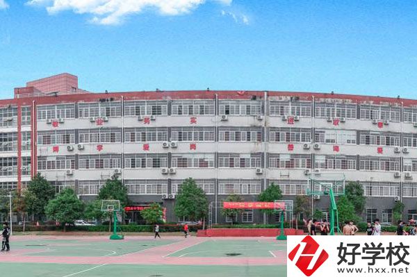長沙中部鐵路航空中等職業(yè)學(xué)校怎么樣？專業(yè)有哪些？
