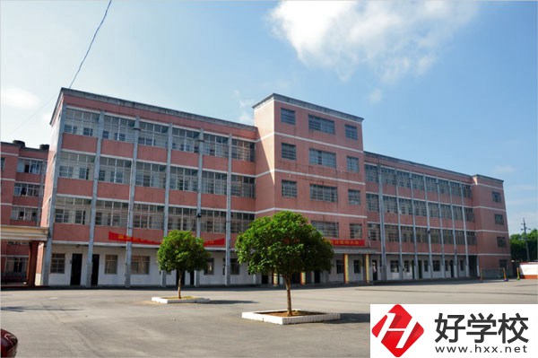 寧鄉(xiāng)市瀟湘職業(yè)中專學(xué)校有什么特色專業(yè)？