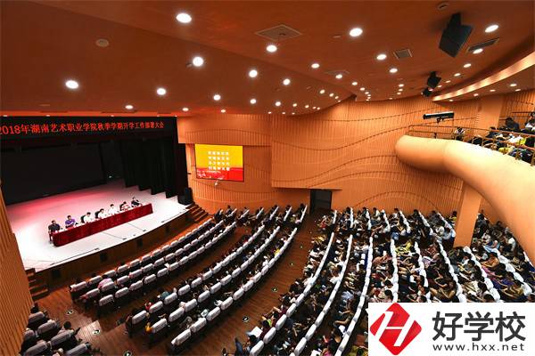 在湖南想學(xué)聲樂(lè)有什么學(xué)校推薦？聲樂(lè)專業(yè)好學(xué)嗎？