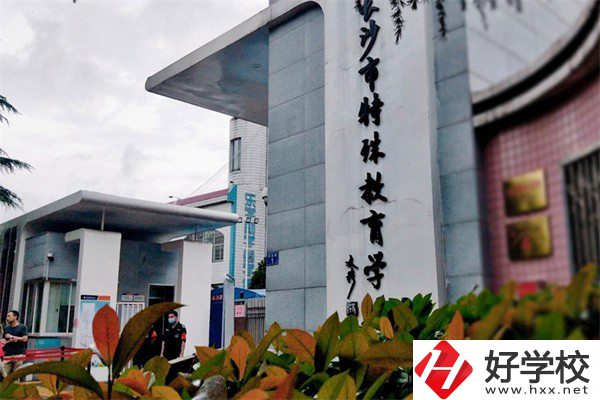 長(zhǎng)沙學(xué)服裝設(shè)計(jì)可以去哪些中職？專業(yè)好就業(yè)嗎？