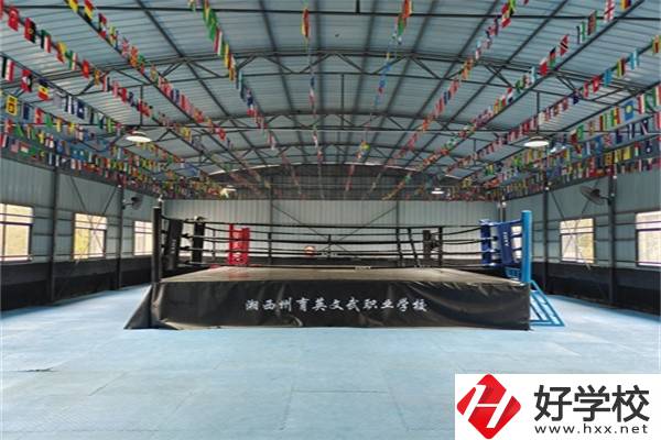 湖南省鳳凰縣有哪些中專？辦學特色是什么？