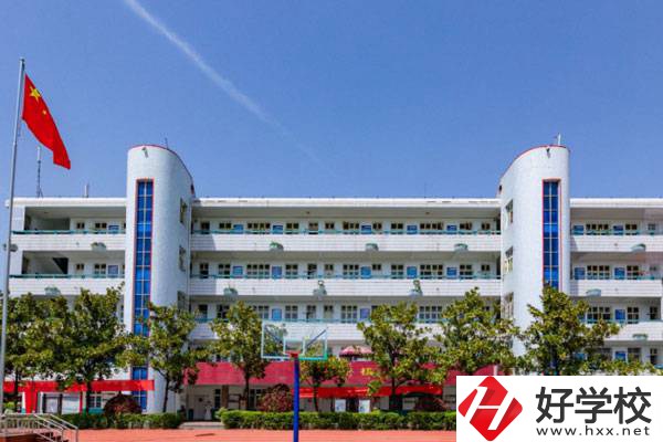 株洲軌道交通職業(yè)技術(shù)學(xué)校是公辦還是民辦？環(huán)境如何？
