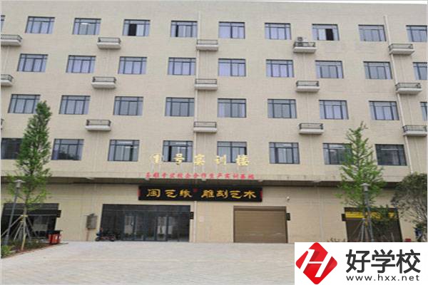 郴州市臨武縣中專學(xué)校有什么專業(yè)？畢業(yè)能做什么？