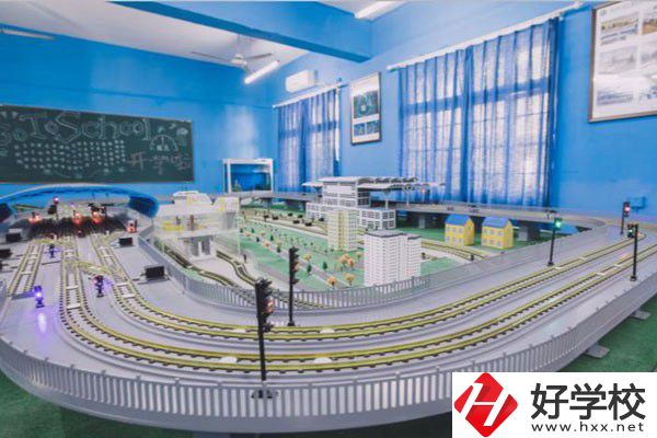 株洲軌道交通職業(yè)技術(shù)學(xué)校位置在哪里？乘車(chē)路線有哪些？