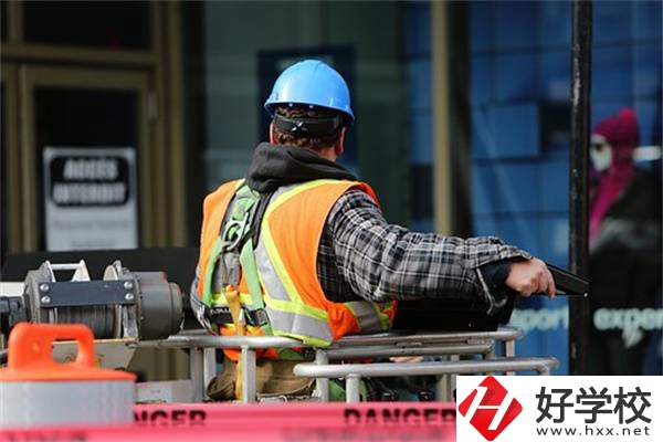 湖南中職學(xué)校什么專業(yè)“錢”途最好？有什么優(yōu)缺點(diǎn)？