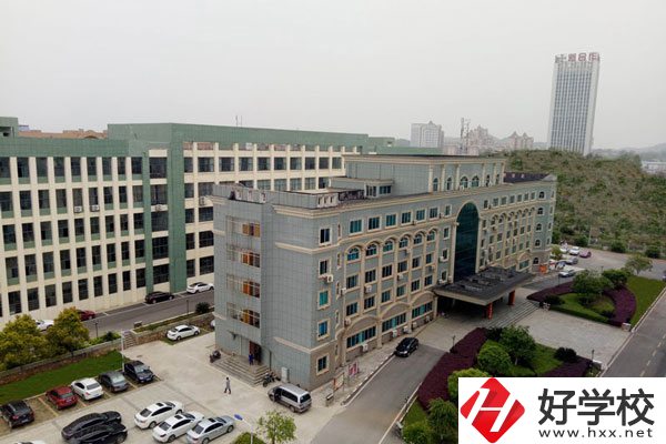 婁底技校的收費(fèi)是多少？有補(bǔ)貼政策嗎？
