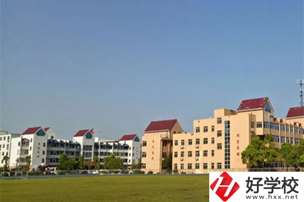 岳陽(yáng)市通達(dá)職業(yè)技術(shù)學(xué)校運(yùn)動(dòng)場(chǎng)