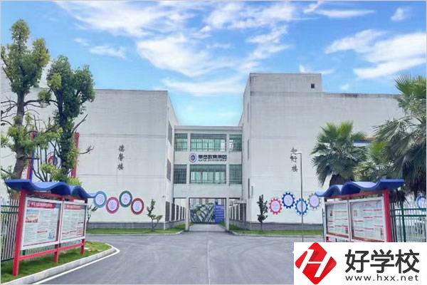 衡陽華岳學(xué)校是公立還是私立？學(xué)費(fèi)是多少？