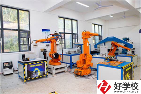 邵陽市機電職業(yè)技術(shù)學校實訓室