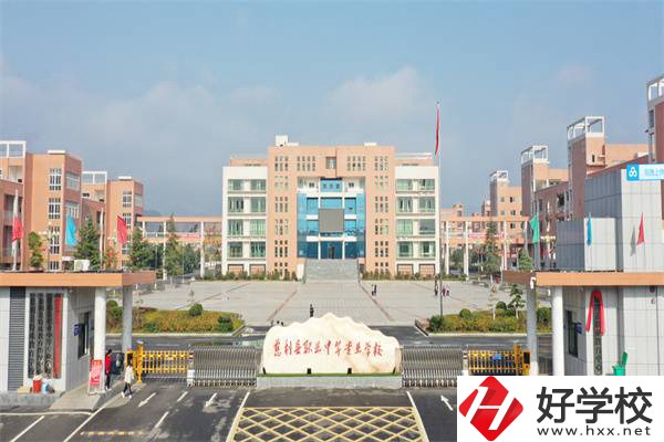 想在慈利學(xué)計(jì)算機(jī)類(lèi)專(zhuān)業(yè)可以選擇哪所中專(zhuān)？
