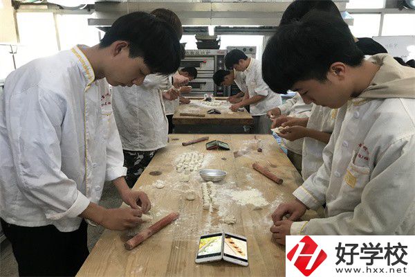 懷化中專學費是多少？有什么資助政策？
