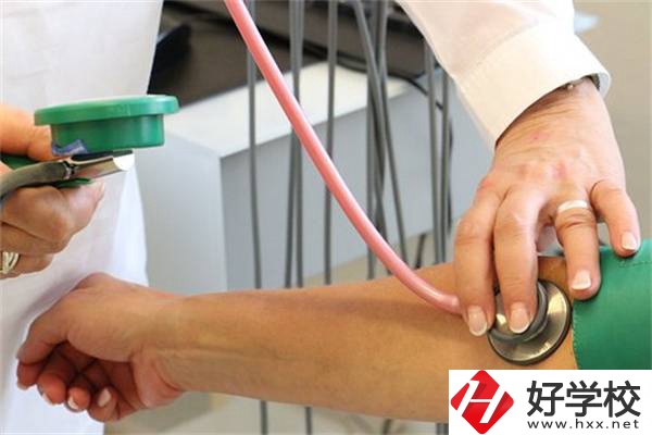 郴州有開設(shè)護(hù)理專業(yè)的中職嗎？哪些專業(yè)開設(shè)較多？
