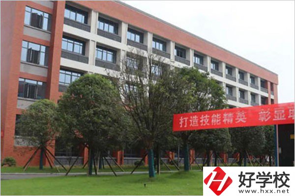 南縣職業(yè)中等專業(yè)學校的辦學條件怎么樣？有哪些專業(yè)？