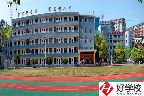 懷化市旅游學(xué)校是公辦的嗎？學(xué)費(fèi)情況怎么樣？
