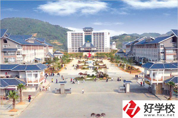 湘西州經(jīng)濟貿(mào)易學校大門