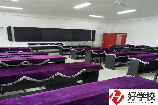 湘中幼兒師范高等?？茖W(xué)校實訓(xùn)室