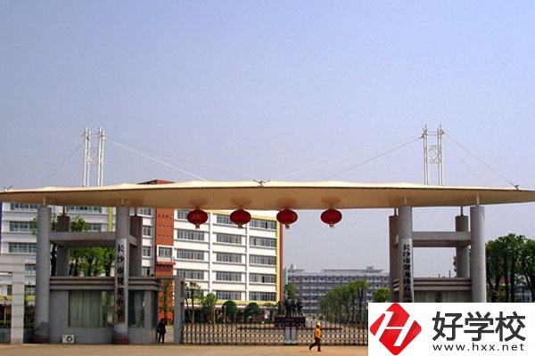 長沙市賀龍體育運(yùn)動學(xué)校推薦去嗎？學(xué)校好不好？