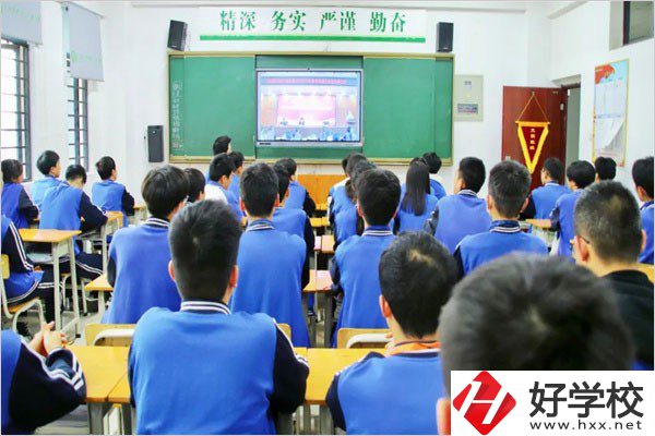 長沙華中涉外職業(yè)高中的商務(wù)日語專業(yè)怎么樣？學(xué)費(fèi)貴嗎？