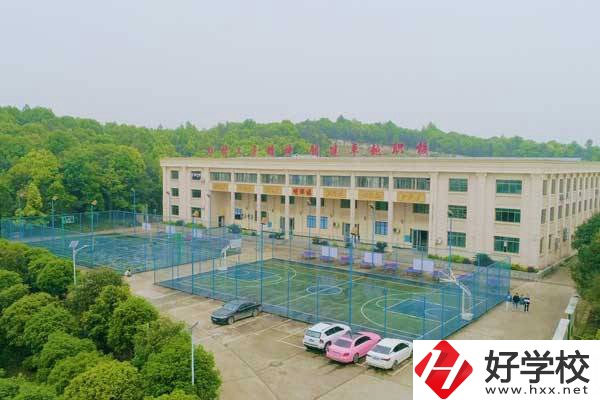 長沙市湘華中等職業(yè)學(xué)校地址在哪？校長是誰？