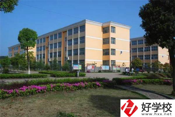 岳陽(yáng)平江共有幾所中專？學(xué)校辦學(xué)有特色嗎？