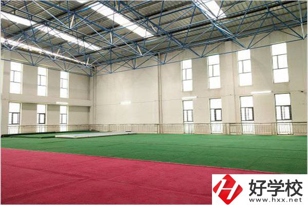 婁底市環(huán)宇中等職業(yè)技術(shù)學校實訓(xùn)室