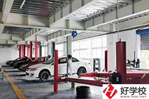 湖南華中工業(yè)技工學(xué)校實(shí)訓(xùn)室