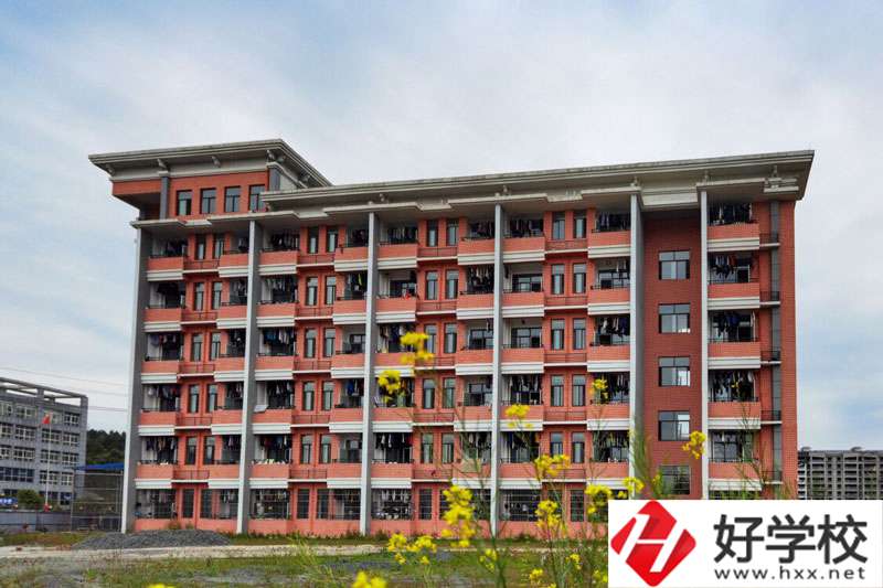 想在懷化會(huì)同縣學(xué)繪畫？這所中?？梢钥纯?></a></div>
            <dt><a href=