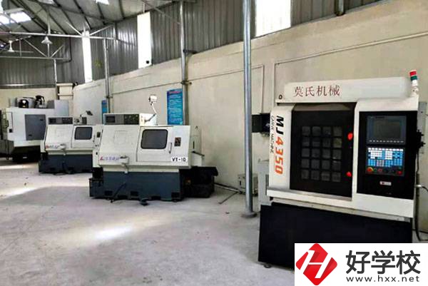 湘鄉(xiāng)市華光電子工業(yè)職業(yè)技術(shù)學校實訓室