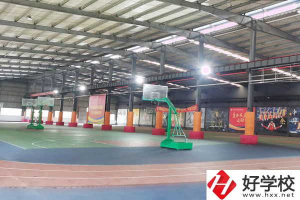 長沙華中醫(yī)衛(wèi)科技中等職業(yè)學?；@球場