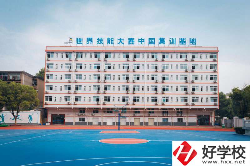 長(zhǎng)沙建筑工程學(xué)校值不值得報(bào)考？從三個(gè)方面進(jìn)行分析