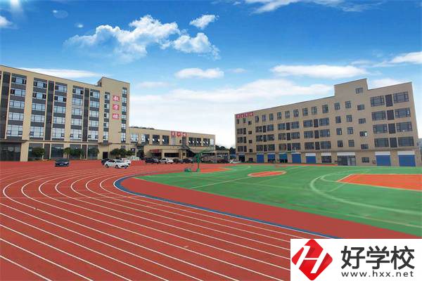 婁底衛(wèi)校招初中生嗎？學費貴嗎？