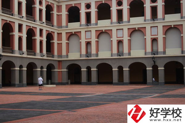 宜章縣中等職業(yè)技術(shù)學(xué)校好不好？讀了有出息嗎？