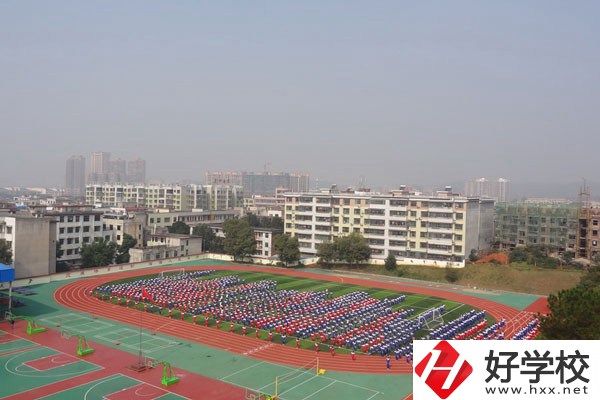 安仁職業(yè)中專運(yùn)動(dòng)場