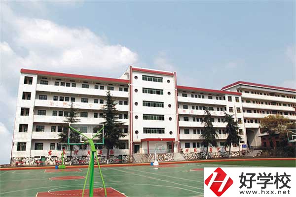益陽(yáng)的技工學(xué)校什么時(shí)候可以報(bào)名？入學(xué)需要注意什么？