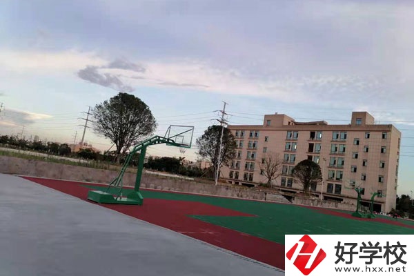 湘潭計(jì)算機(jī)技術(shù)學(xué)校是技校嗎？有什么專業(yè)？