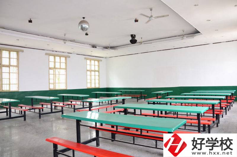 衡陽(yáng)計(jì)算機(jī)學(xué)校怎么樣？有些什么專業(yè)？