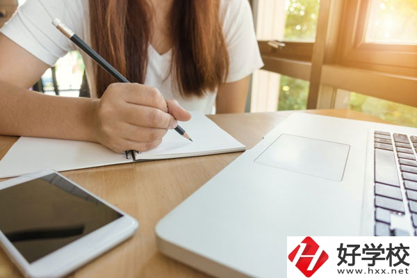 南岳區(qū)職業(yè)中等專業(yè)學(xué)校環(huán)境好不好，宿舍怎么樣？