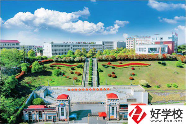 資興市職業(yè)技術(shù)學(xué)校大門(mén)