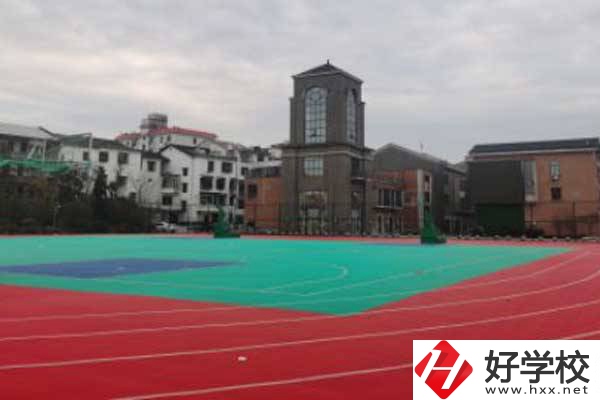 長(zhǎng)沙科技工程學(xué)校操場(chǎng)