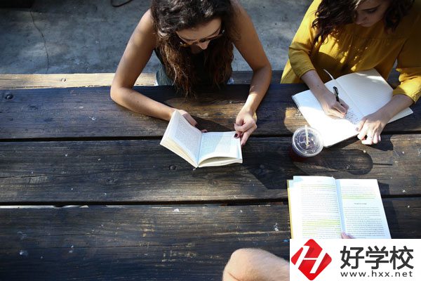 在懷化有什么職?？梢詫W(xué)習(xí)幼師？好不好？