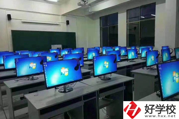 邵陽市鐵航職業(yè)技術(shù)學校實訓室