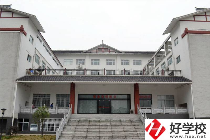 武陵源區(qū)旅游職業(yè)學(xué)校的專業(yè)情況怎么樣？