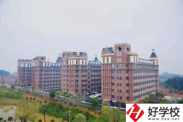 長沙市拔萃中等職業(yè)學(xué)校地址在哪？有哪些來校路線？