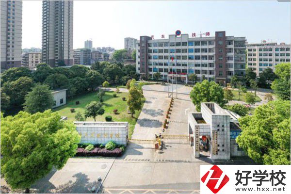 邵陽市機械工業(yè)職業(yè)學校大門