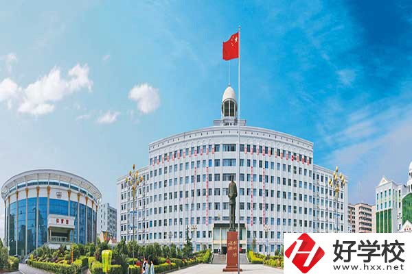 在衡陽學航空服務專業(yè)有什么要求？學費貴嗎？