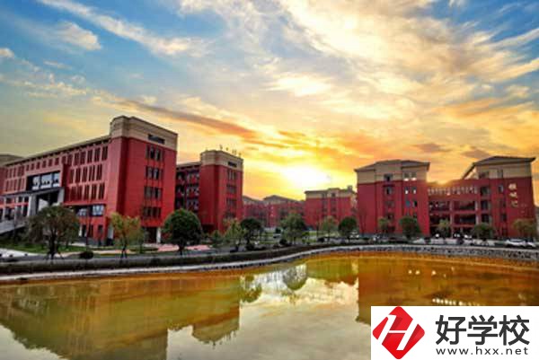 桃江縣職業(yè)中專開設(shè)了哪些熱門專業(yè)？